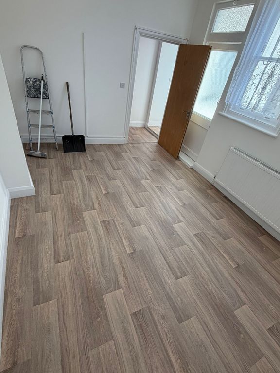 Property photo 2 of 8 Bedroom