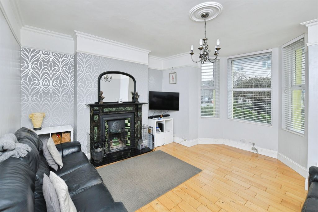 Property photo 3 of 20