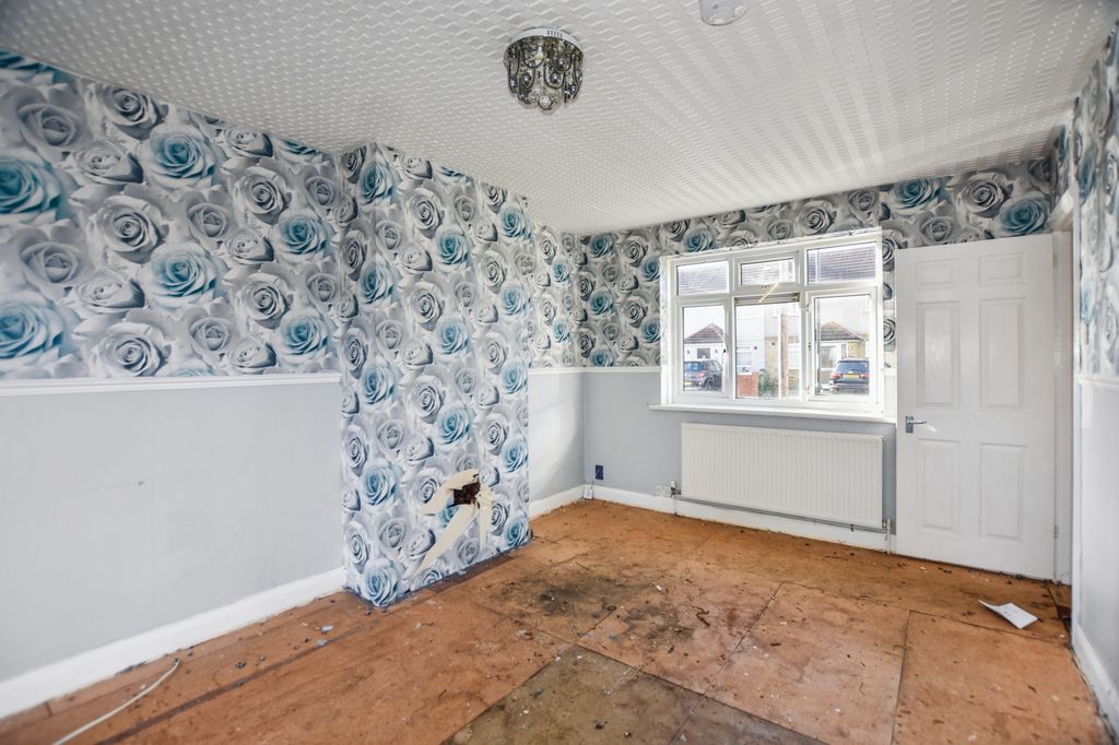 Property photo 3 of 18 15 Coote Road, Bexleyheath, Da7 4Pr