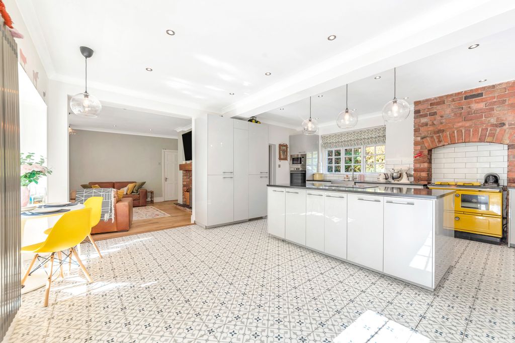 Property photo 2 of 30