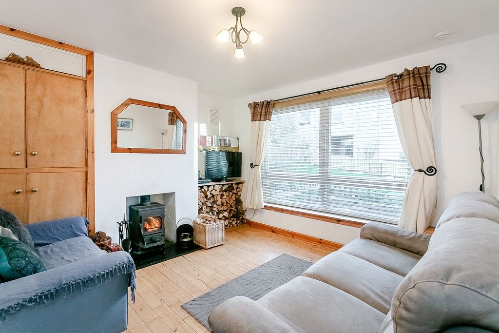 Property photo 2 of 28