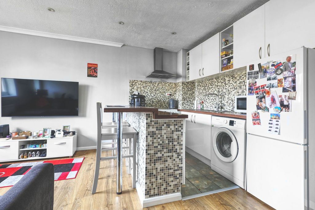 Property photo 3 of 5