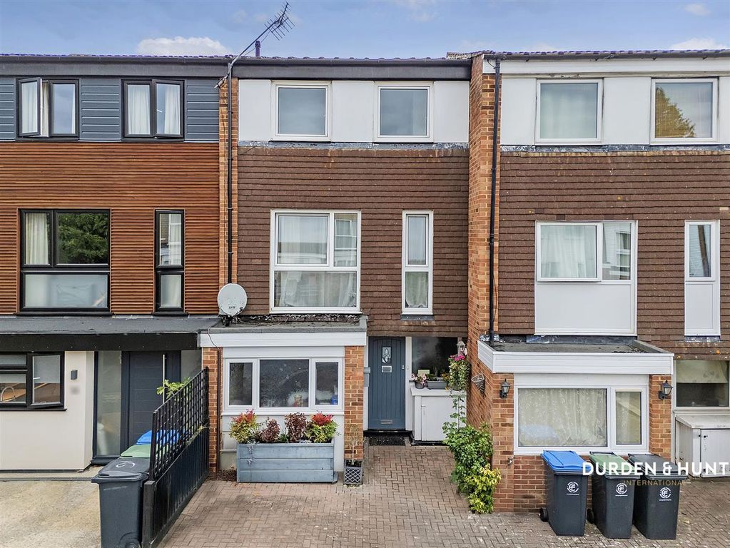 Property photo 1 of 15 Church Close
