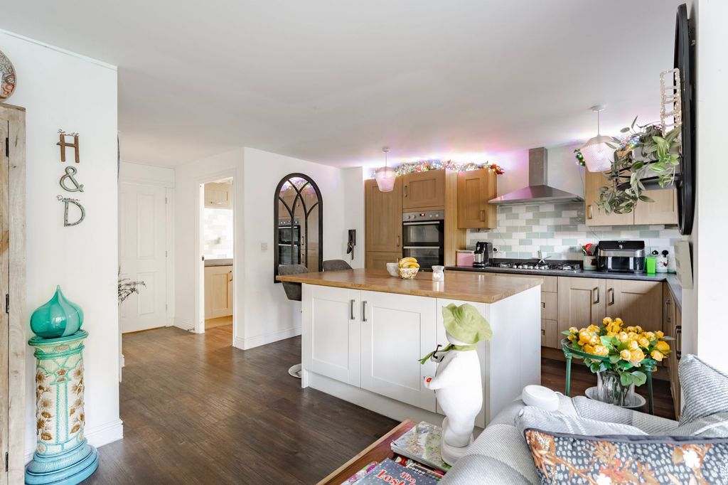 Property photo 2 of 24