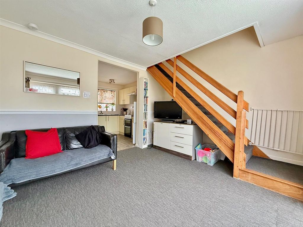 Property photo 3 of 9 Lounge