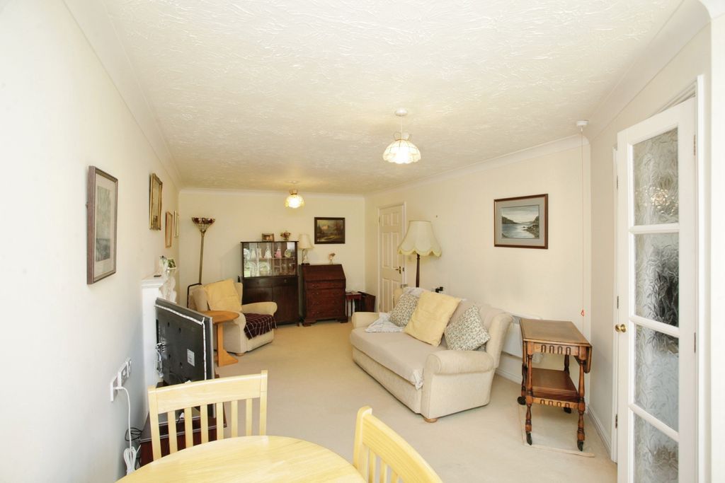 Additional image 4 of 2 bed flat for saleRoss Court, Rugby CV21