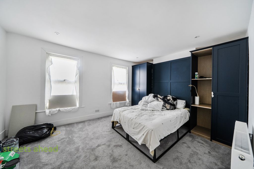Property photo 2 of 13 00000262-ee2c-4E1...