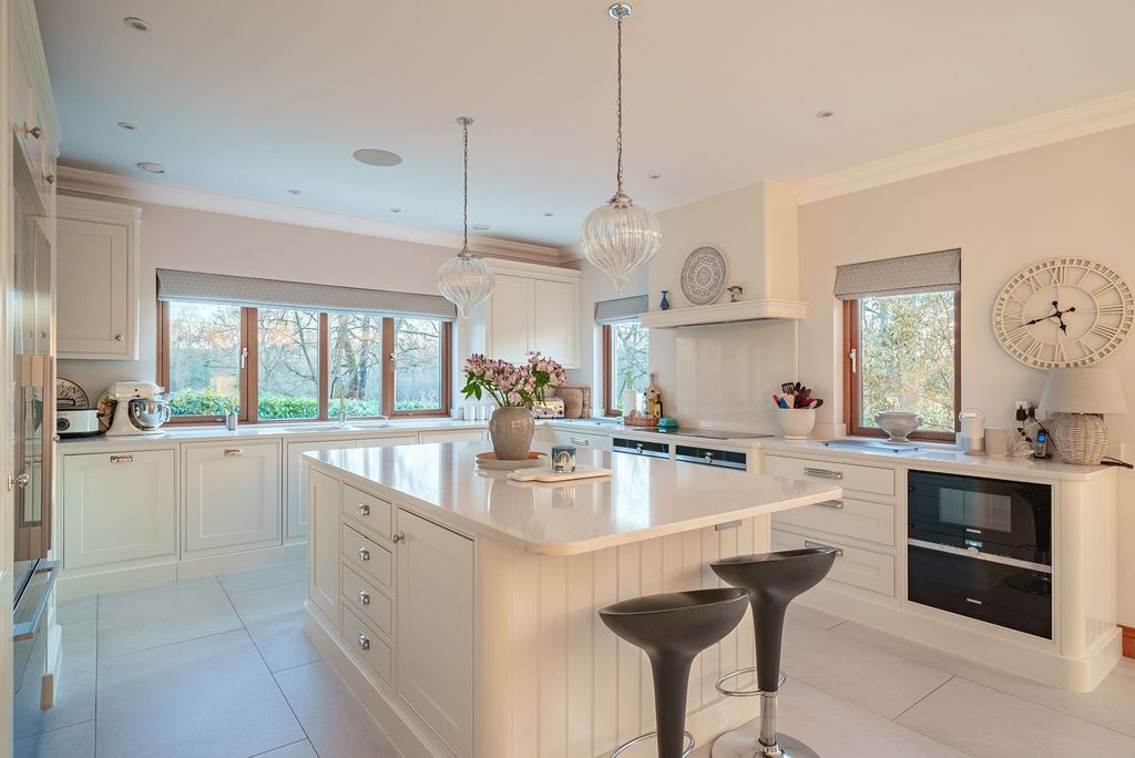 Property photo 3 of 41