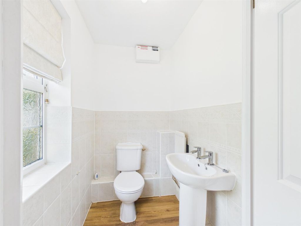 Property photo 3 of 32 Guest WC