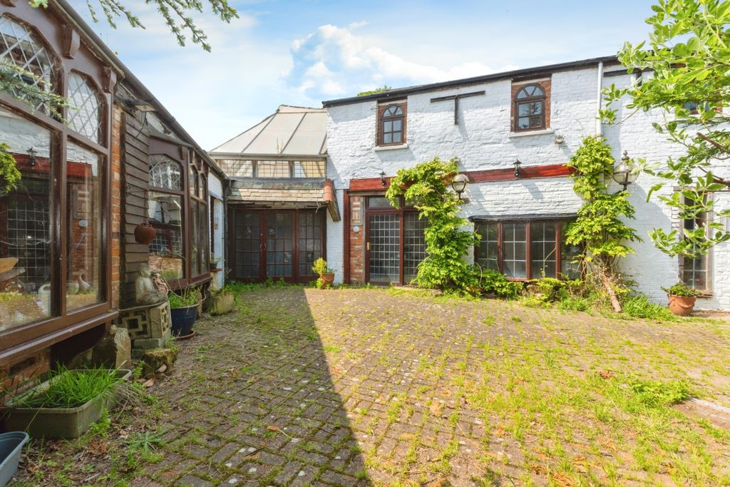 Property photo 1 of 19 Photography