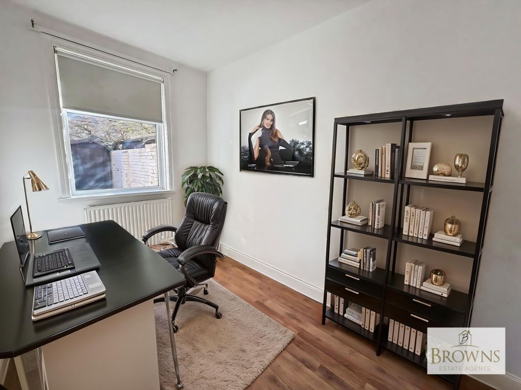 Property photo 2 of 15 4976381