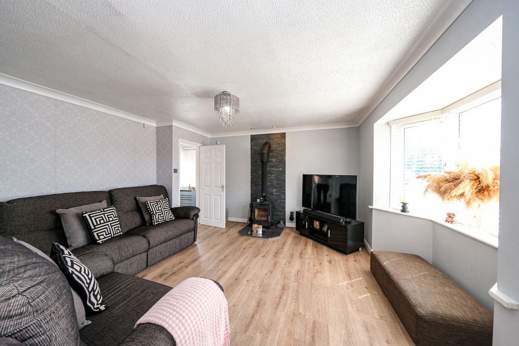 Property photo 2 of 33 Ac8010Da4c96Fd62c2F92B6A9998c483248F30d7.Jpg