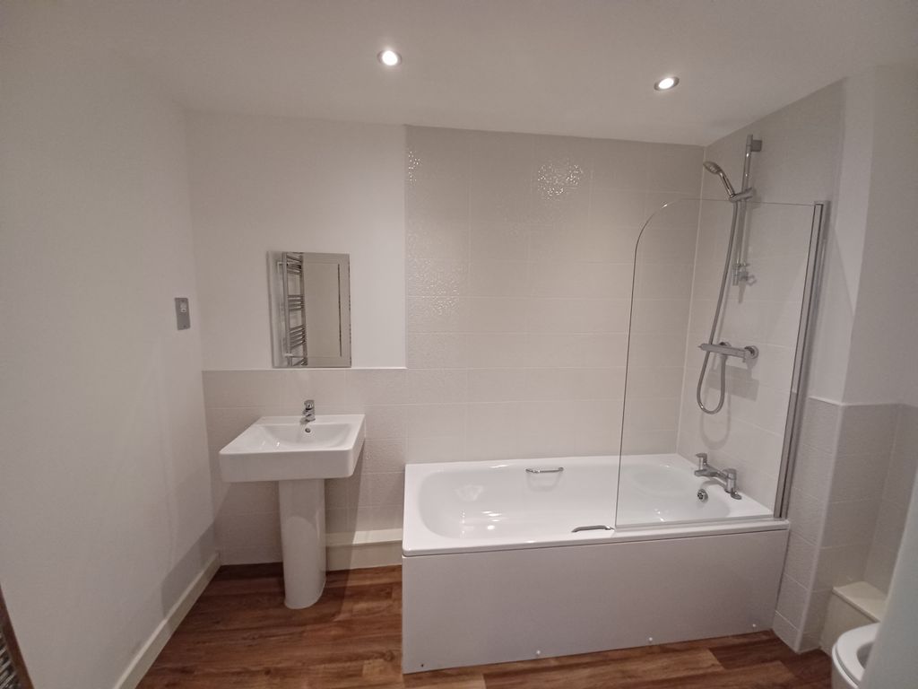 Property photo 3 of 8 Bathroom