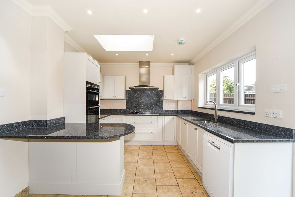 Property photo 3 of 20 Kitchen