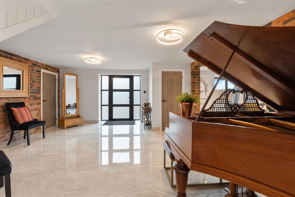 Property photo 2 of 40 Dsc_3424-Hdr.Jpg