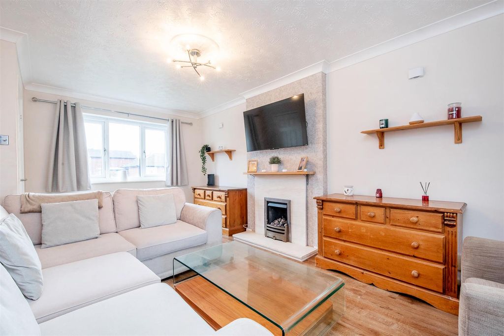 Property photo 2 of 22 Lounge