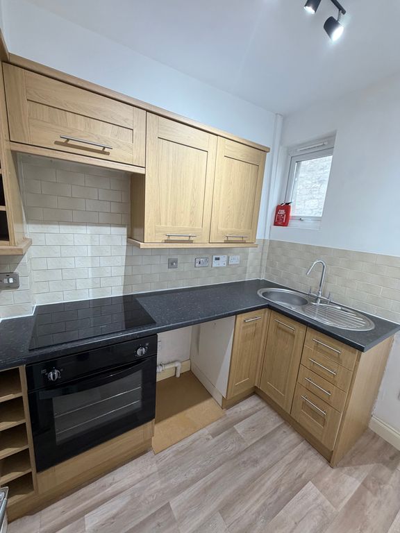 Property photo 3 of 7 Kitchen