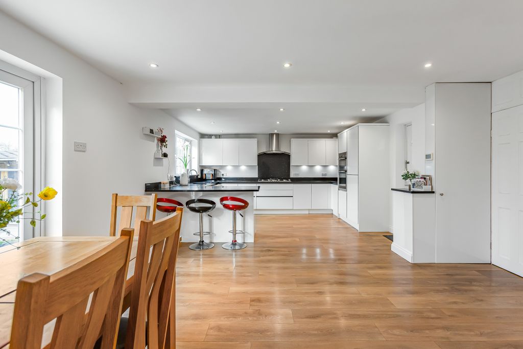 Property photo 3 of 12 Kitchen/Diner