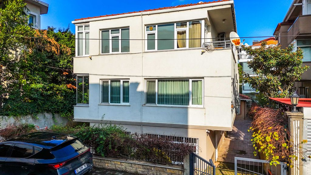 Property photo 1 of 14 Prime Location Apartment For Sale In Istanbul - Main View Of The Apartment Building