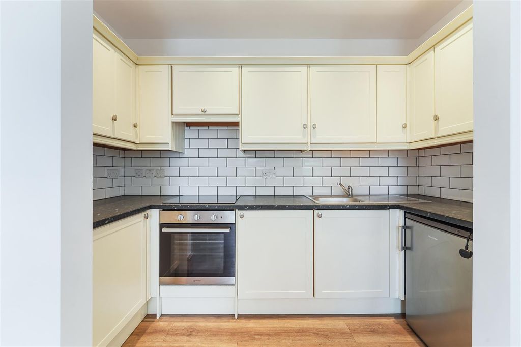 Property photo 3 of 11 Kitchen.Jpg
