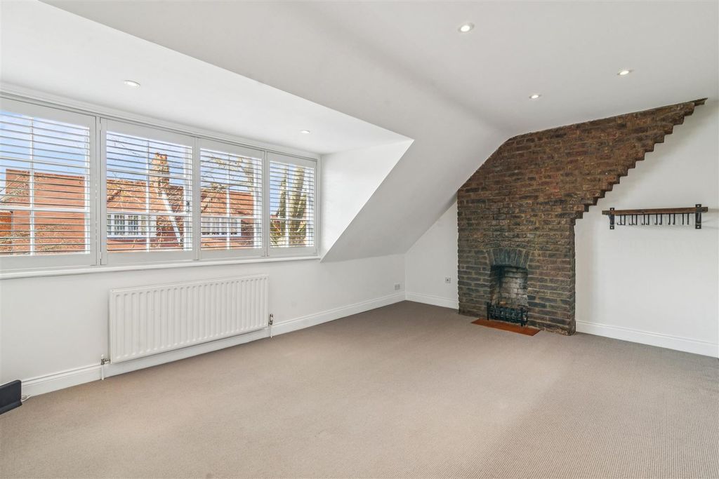 Property photo 3 of 11 Priory Avenue, W4 - For Sale