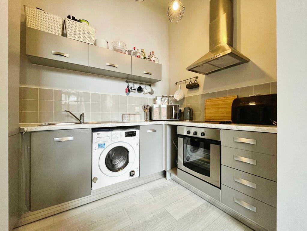 Property photo 3 of 10 Kitchen