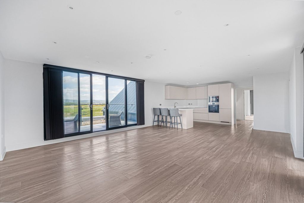 Additional image 4 of 3 bed penthouse for saleRest Bay, Porthcawl CF36