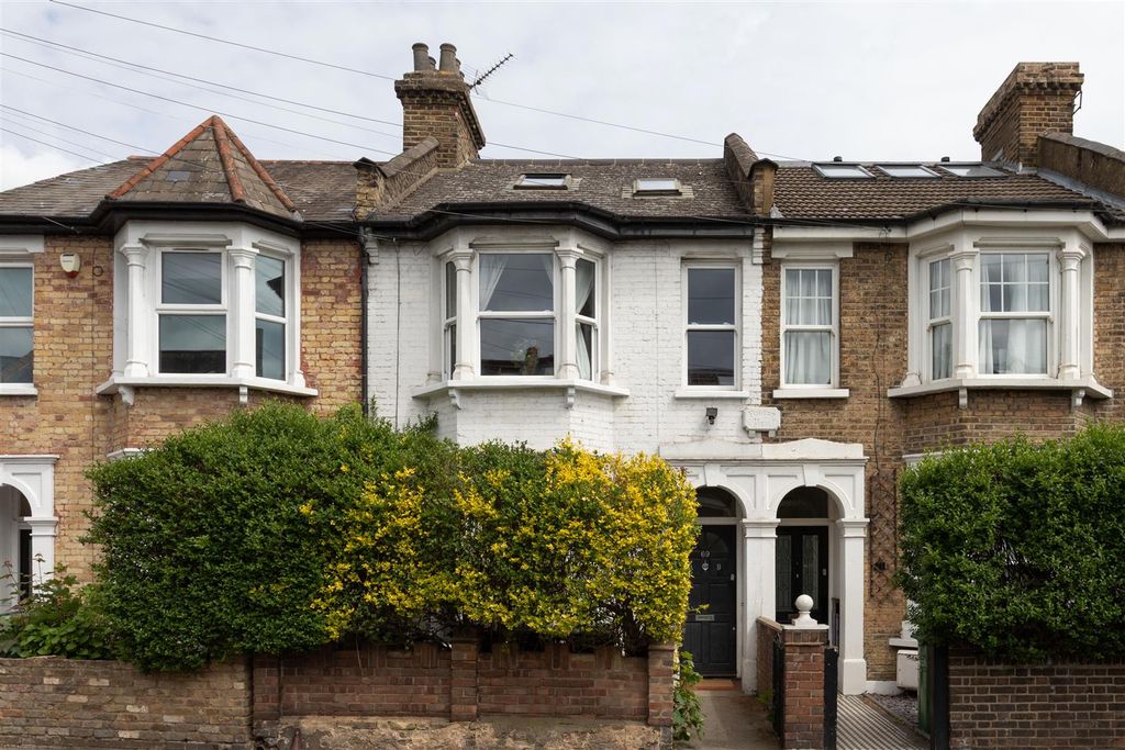 Property photo 1 of 24 Shernhall Street, E17