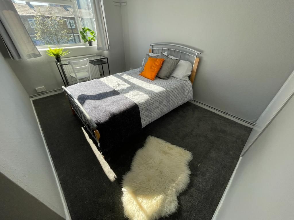 Property photo 3 of 14 Room 5- £850 Available From 01/09/2025
