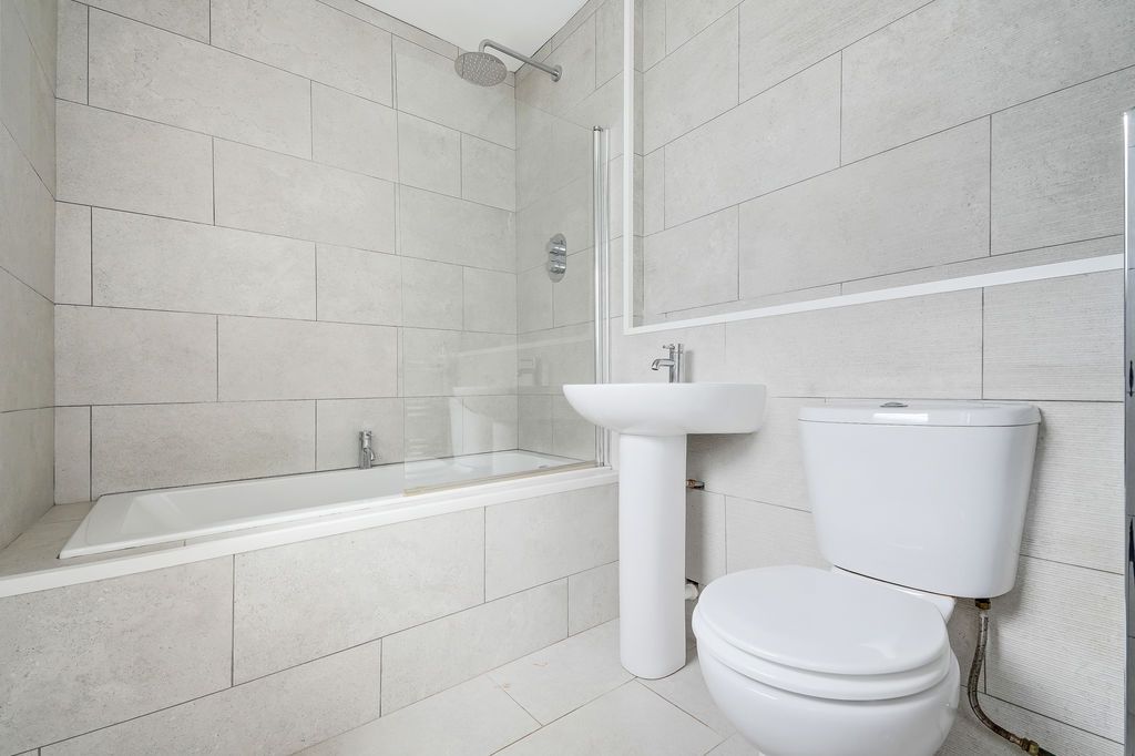 Property photo 3 of 16 Bathroom
