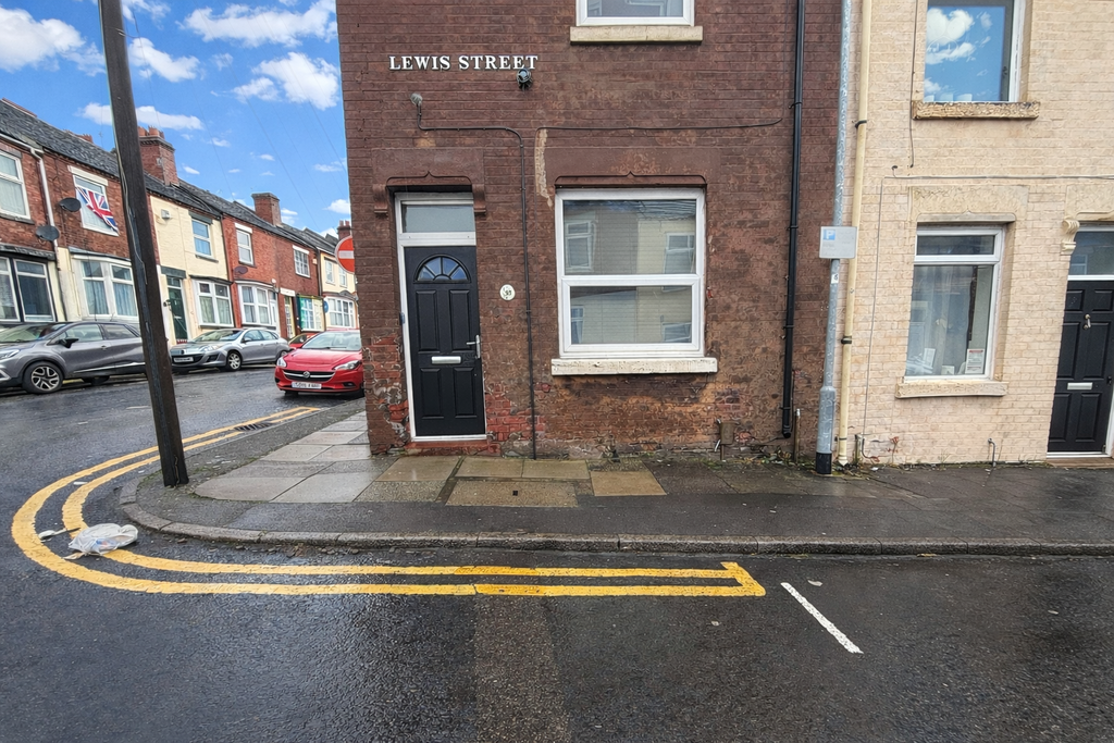 Property photo 1 of 7 Front (Exterior)