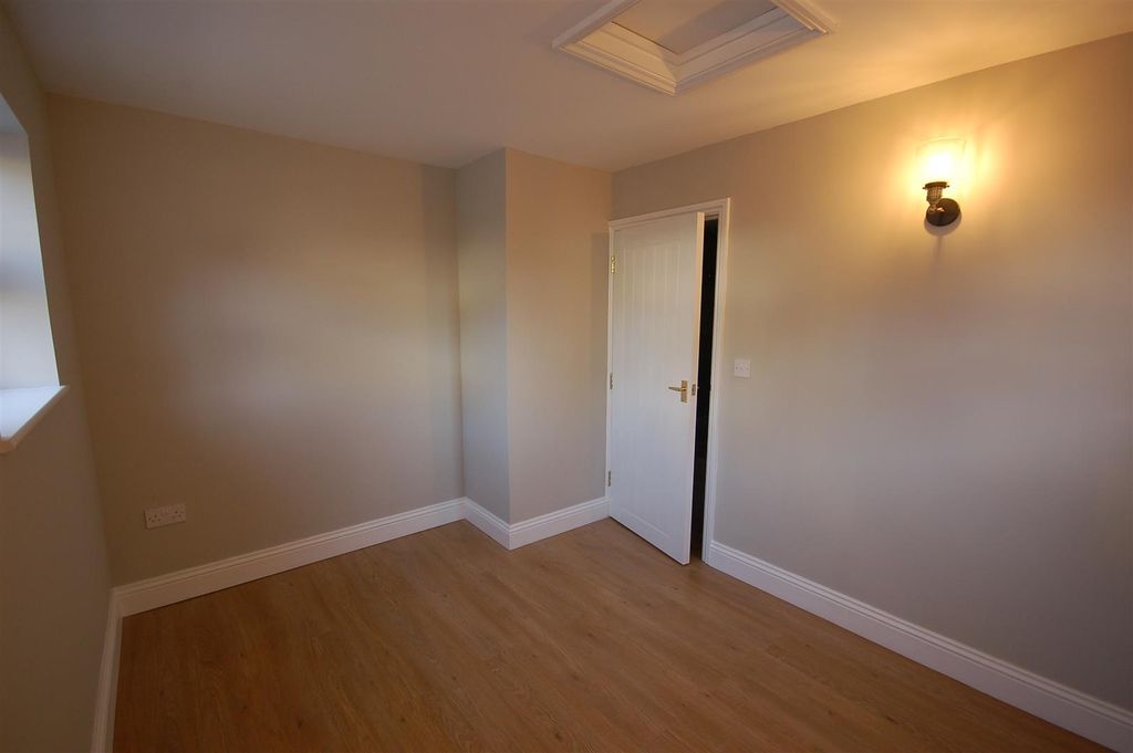 Property photo 2 of 11 Bedrm Aprt 1.Jpg