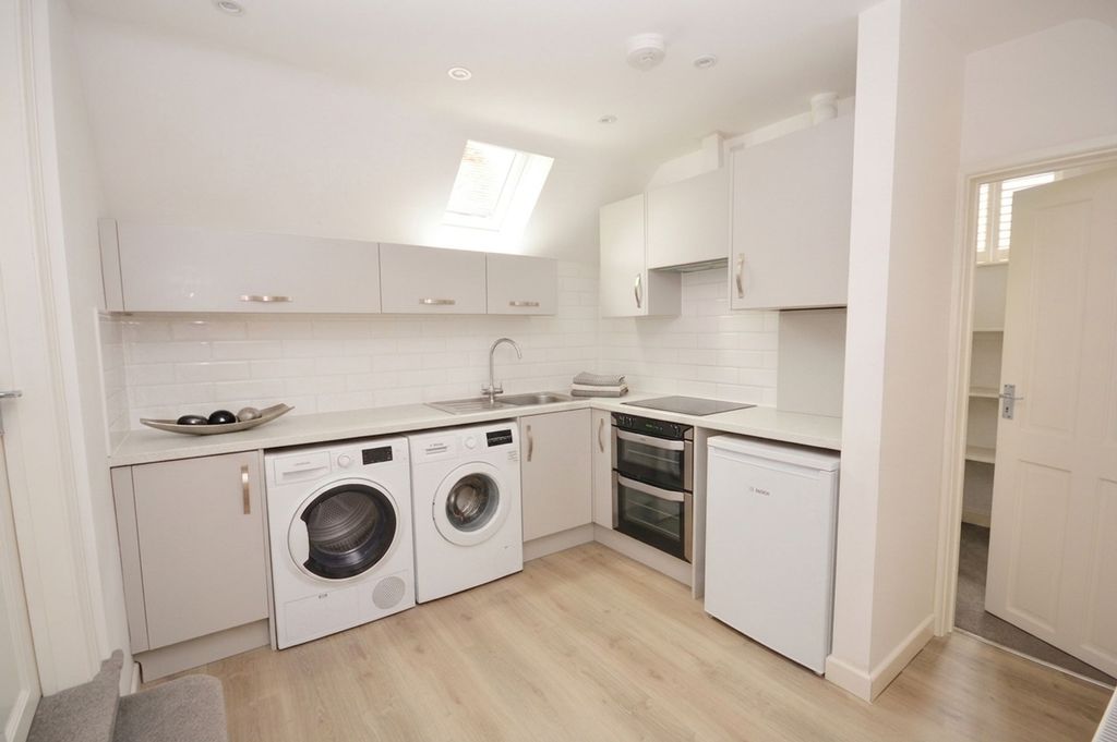Property photo 3 of 6 Kitchen