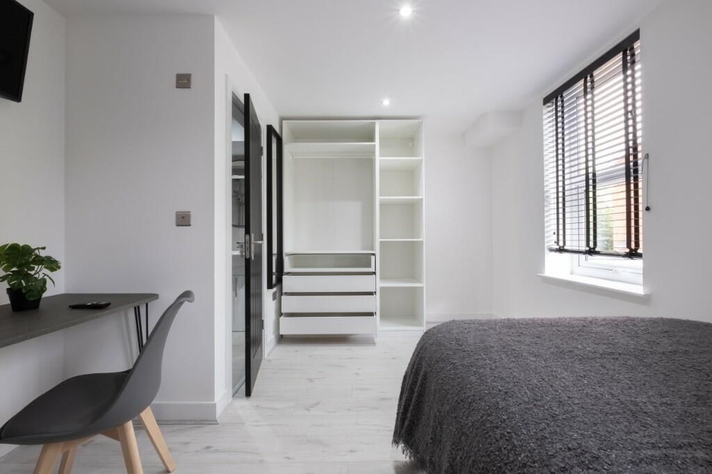 Property photo 1 of 15 Bright And Spacious Master Bedroom Featuring A Lar...