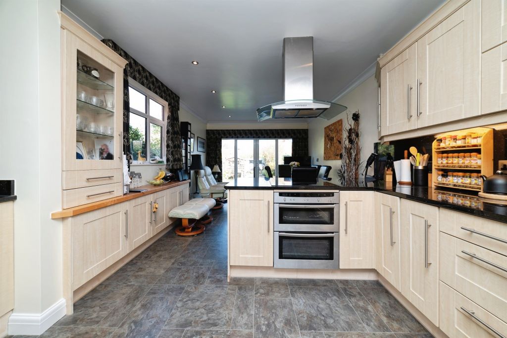 Property photo 3 of 25