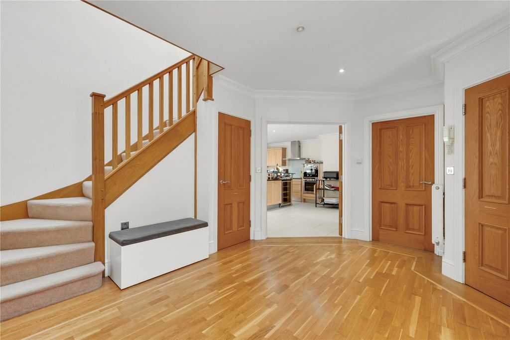 Property photo 2 of 14 Entrance
