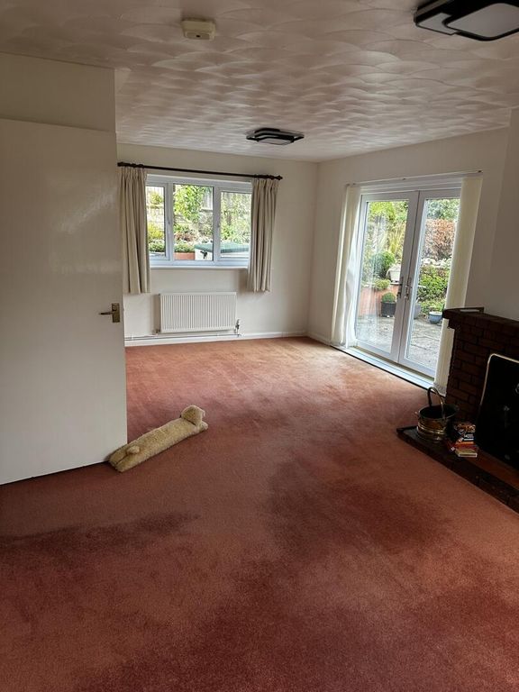 Property photo 3 of 20 Living Room