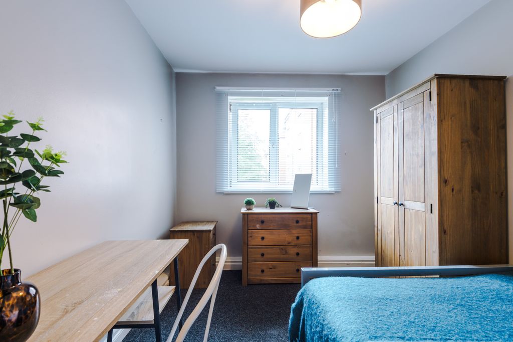 Property photo 2 of 12 Photo 1