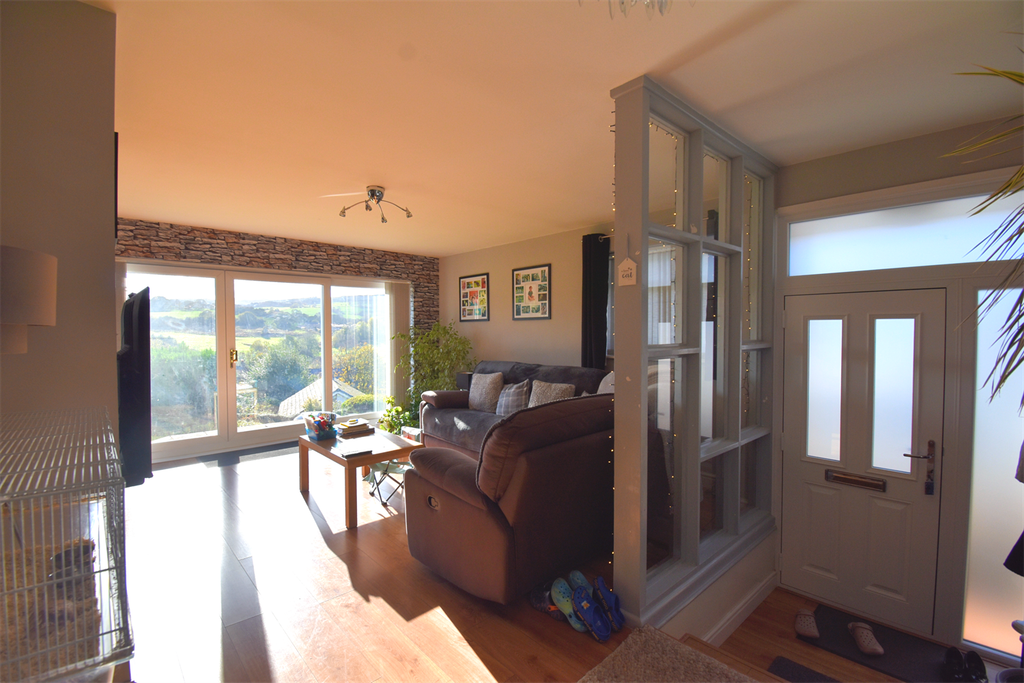 Property photo 3 of 17 Sitting Room