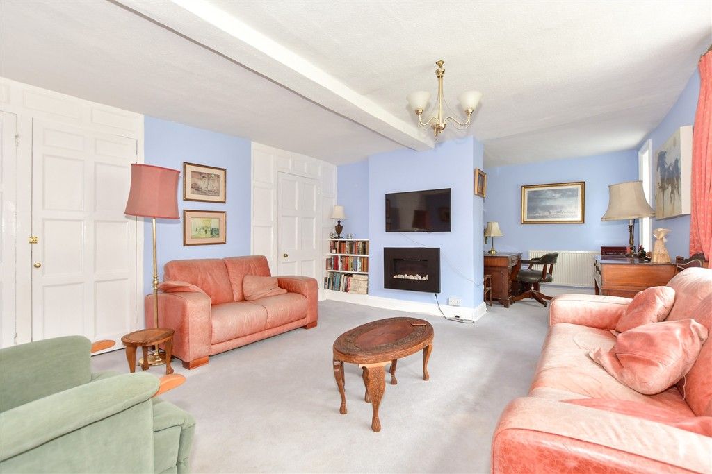 Property photo 2 of 19 Lounge