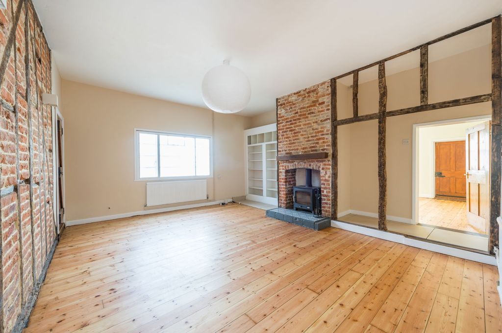 Property photo 2 of 19