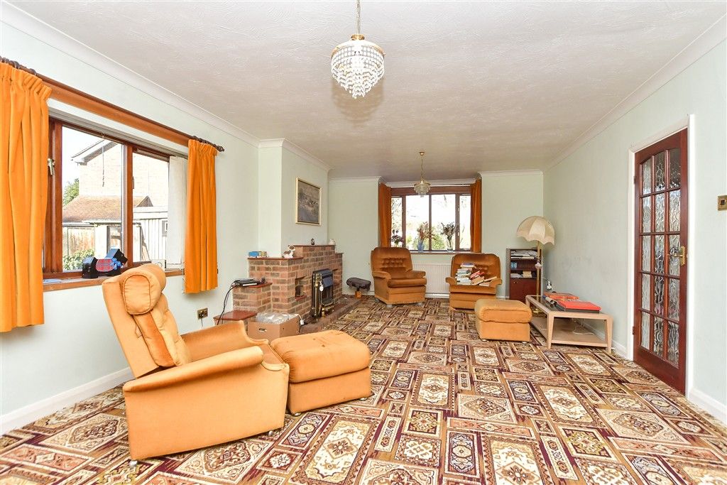 Property photo 1 of 19 Lounge