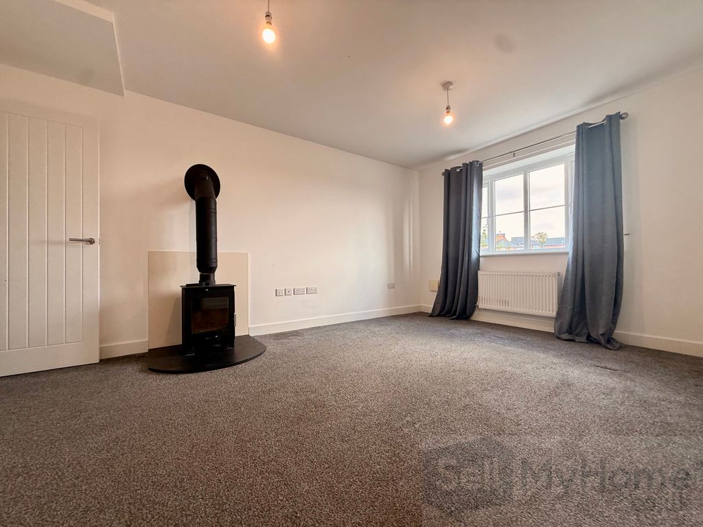 Property photo 2 of 13 Lounge