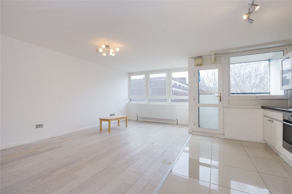 Property photo 2 of 10 Reception/Kitchen