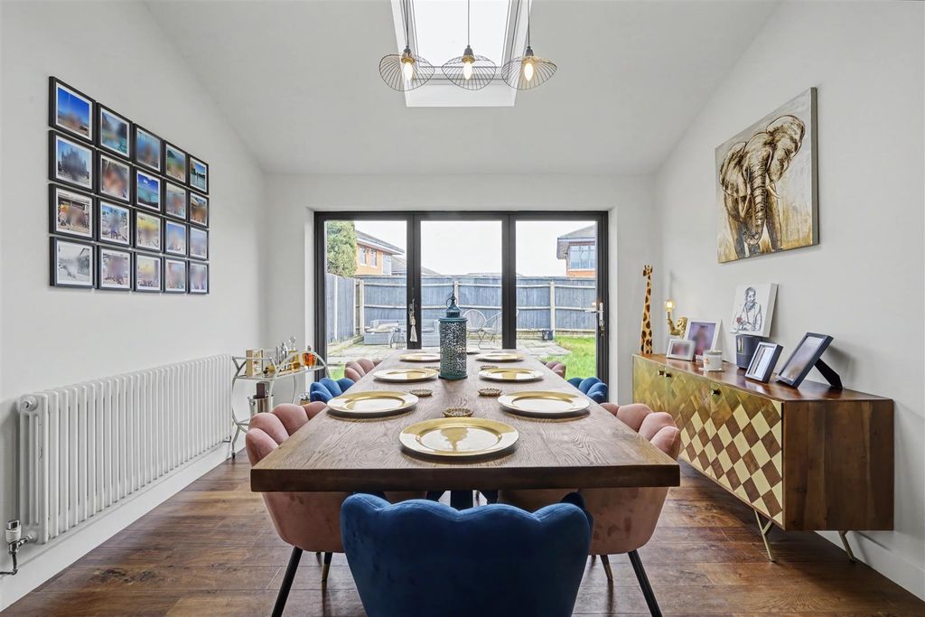 Property photo 3 of 23 Dining Area