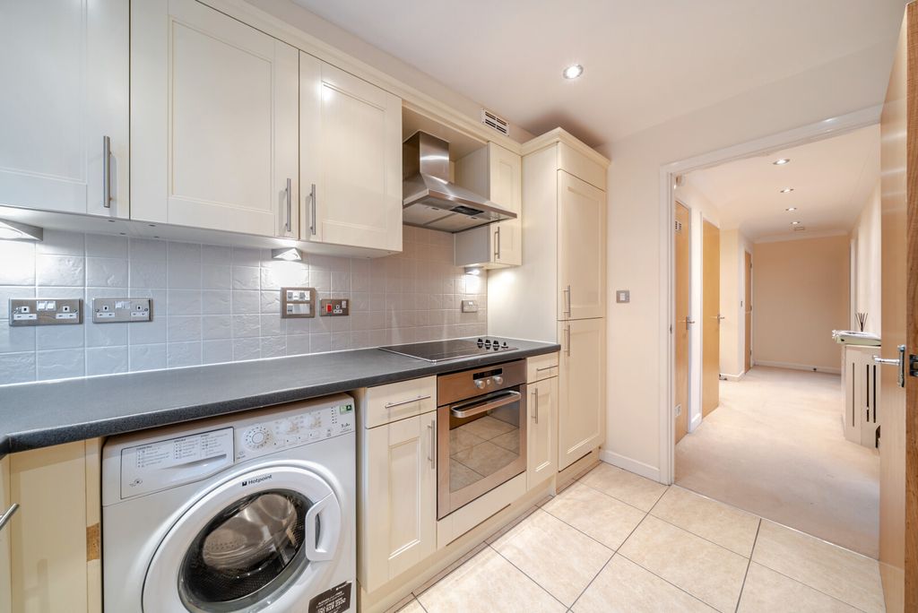 Property photo 3 of 14 1405020-3-6978992...