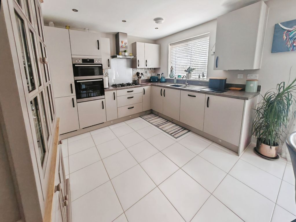 Property photo 2 of 20 Kitchen