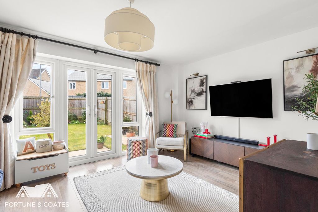 Property photo 3 of 29 Huntleyroad_25.Jpg