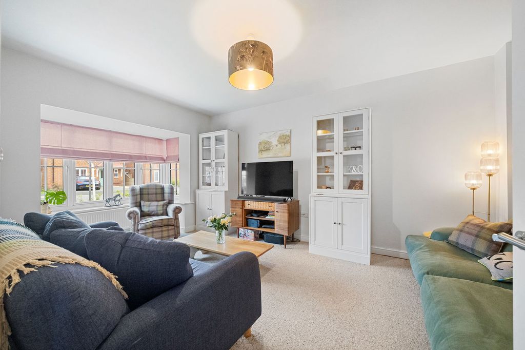 Property photo 2 of 28