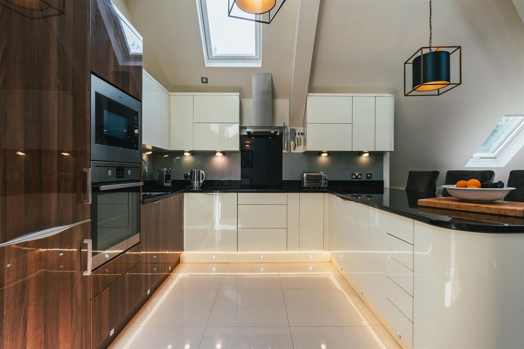 Property photo 2 of 39 Living Kitchen